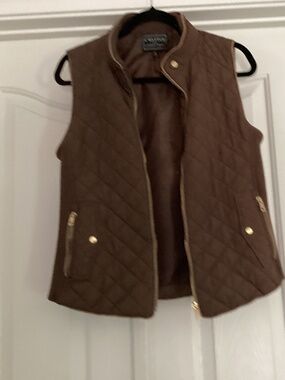 C’Esttoi Women Vest, Size Large, Color Brown
